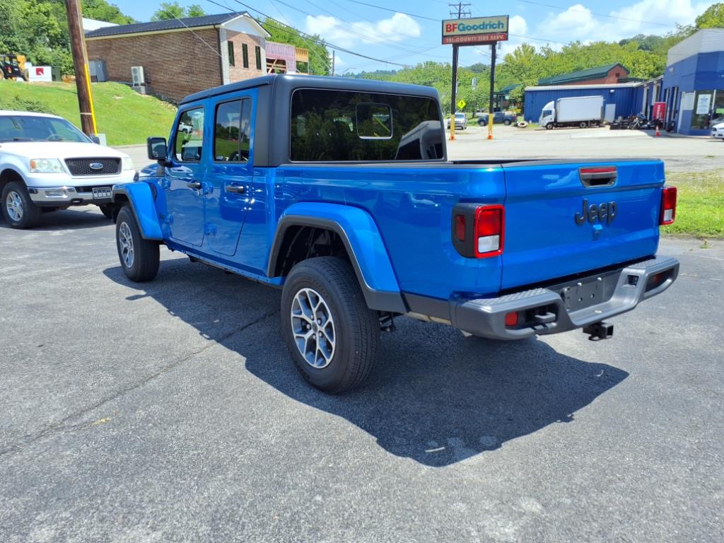 2024 Jeep Gladiator Sport photo 3