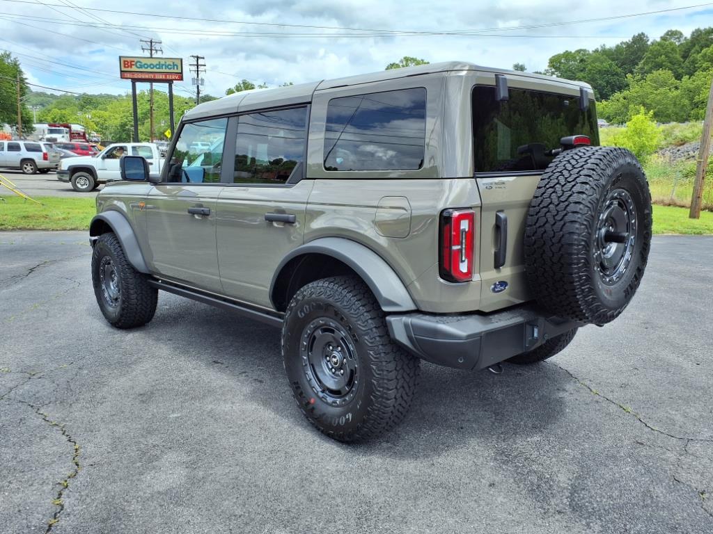 2025 Ford Bronco Badlands photo 2