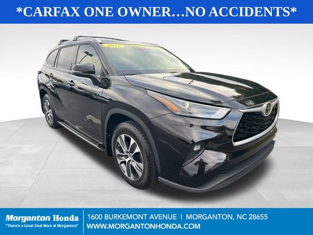 2022 Toyota Highlander XLE's photo