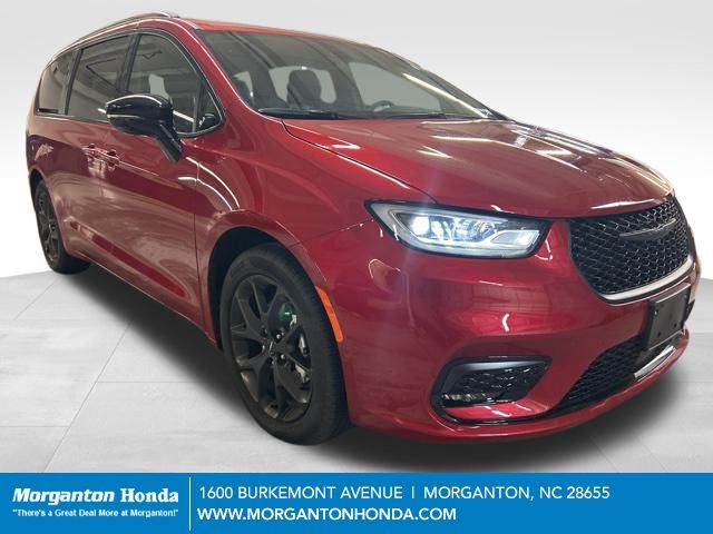 2025 Chrysler Pacifica Limited's photo