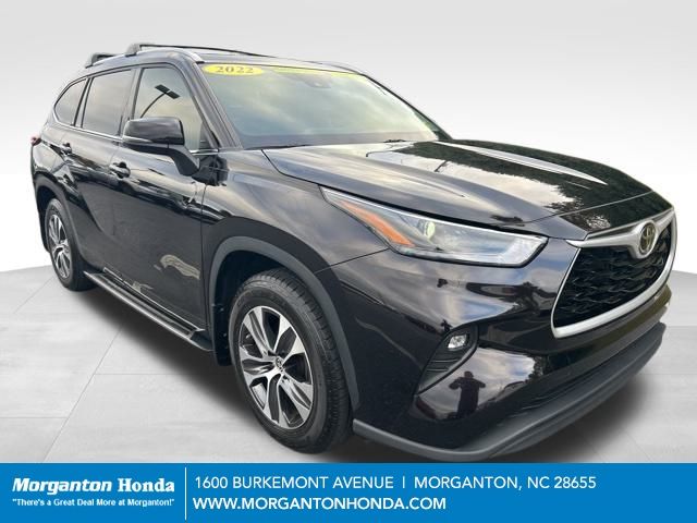 2022 Toyota Highlander XLE's photo