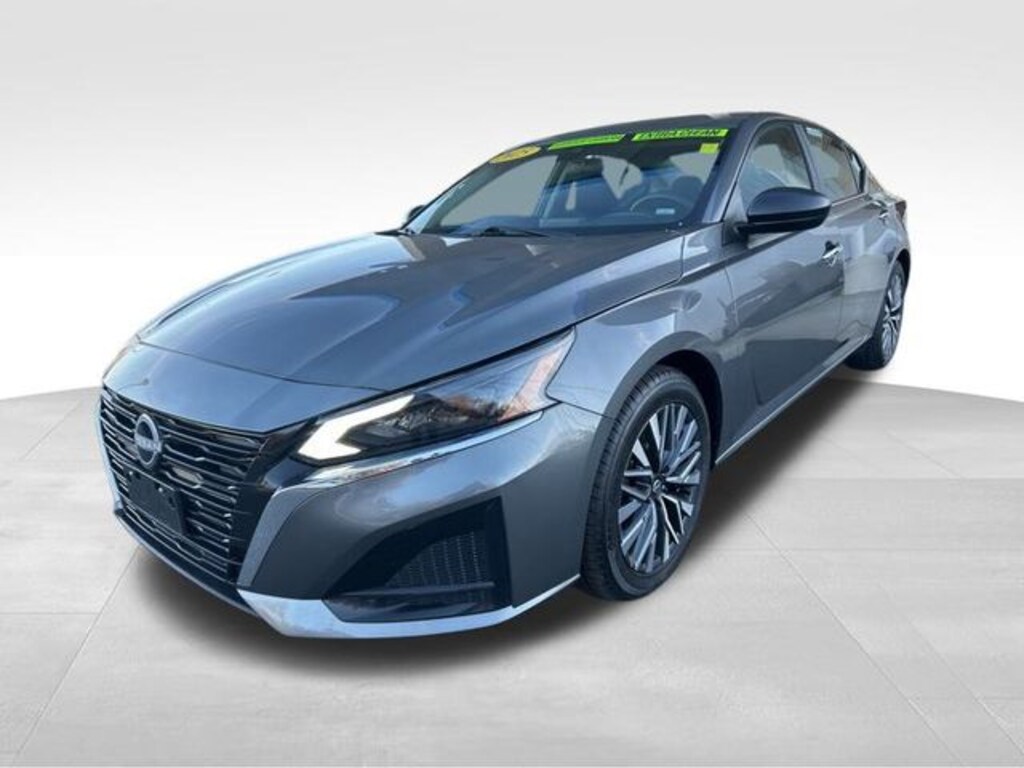 Used 2025 Nissan Altima SV Sedan