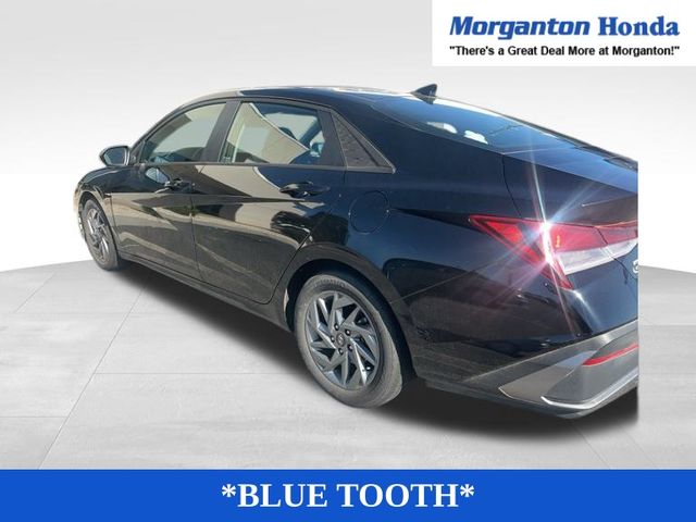 2024 Hyundai Elantra SEL photo 3