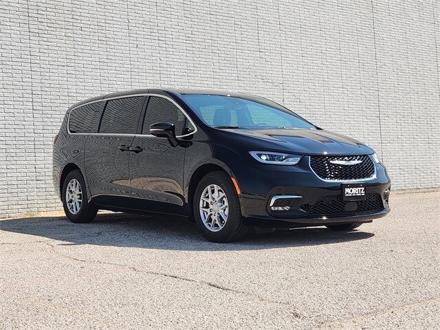 2025 Chrysler Pacifica photo 2