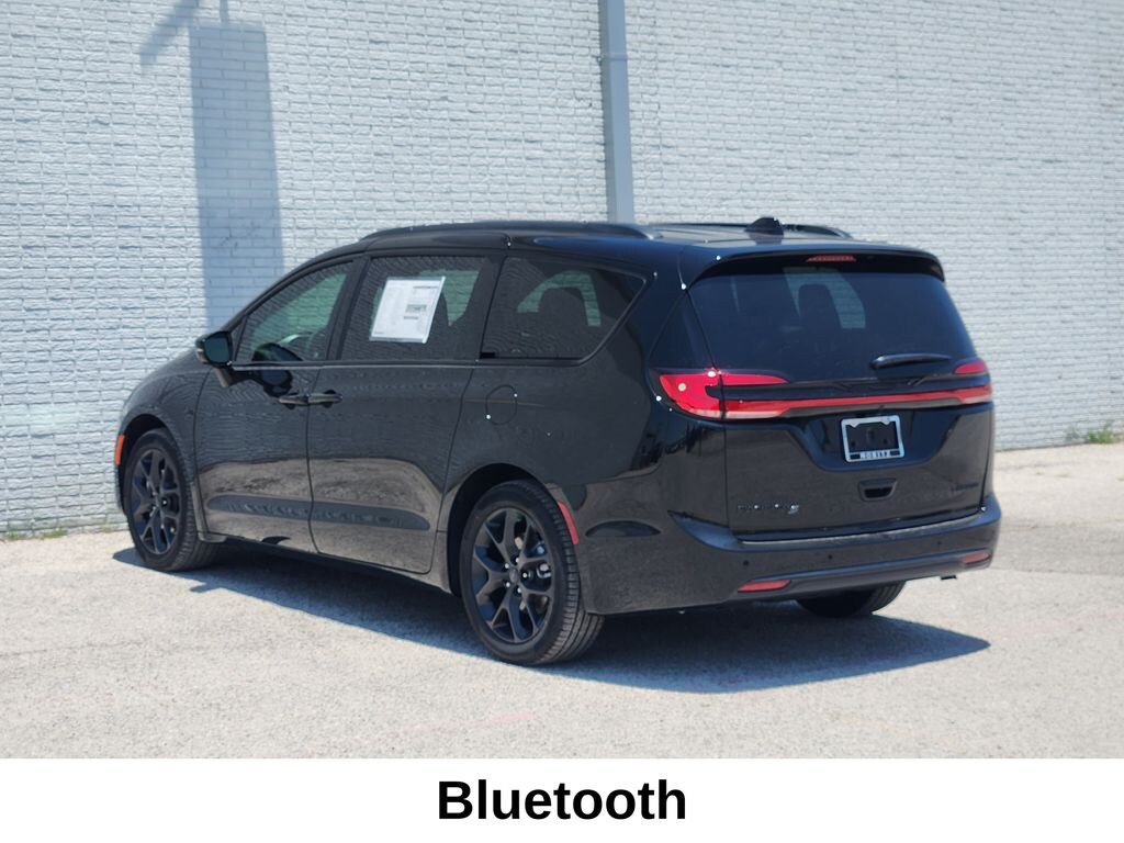 New 2027 Chrysler Pacifica LIMITED Passenger Van