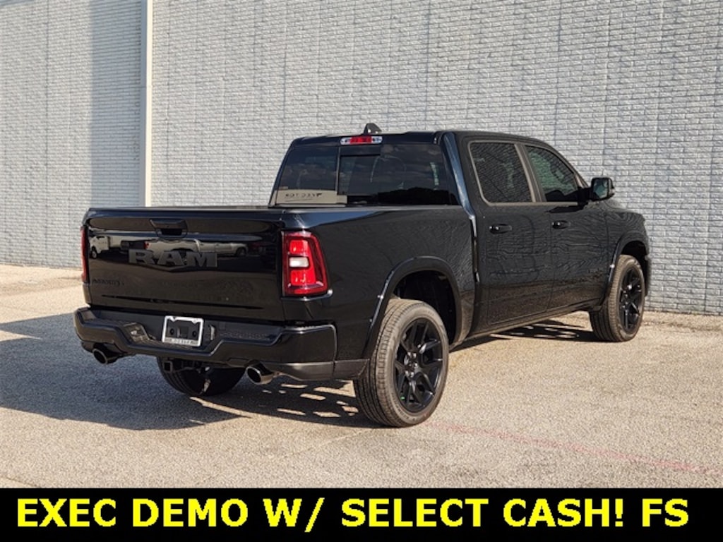 New 2026 Ram 1500 LARAMIE CREW CAB 4X2 5'7 BOX Pickup