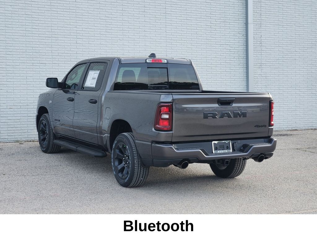 New 2026 Ram 1500 EXPRESS CREW CAB 4X4 5'7 BOX Pickup