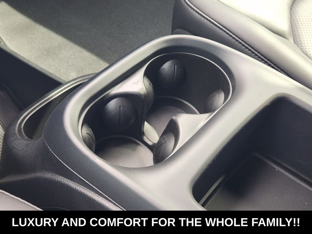 2025 Chrysler Pacifica Select - Photo 15