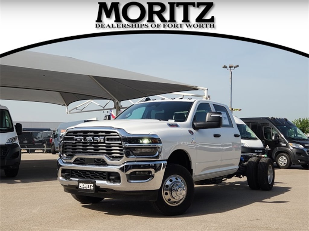 New 2025 Ram 3500 Chassis Cab 3500 TRADESMAN CREW CAB CHASSIS 4X4 60' CA Pickup