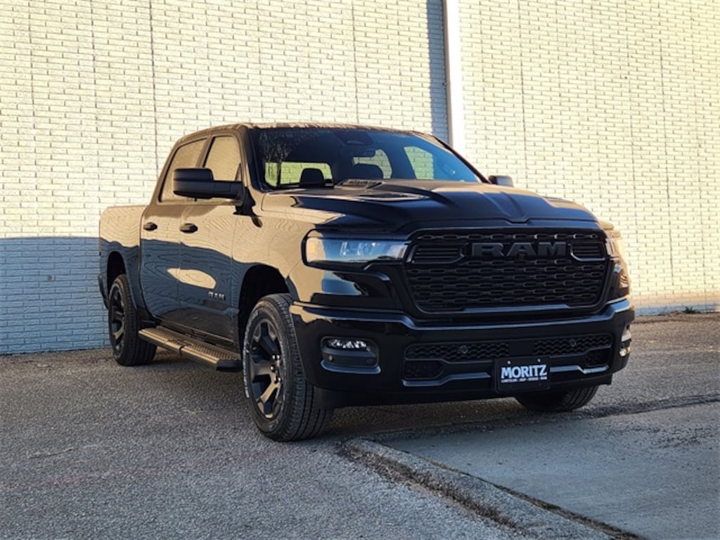 New 2026 Ram 1500 EXPRESS CREW CAB 4X4 5'7 BOX Pickup