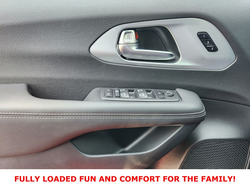 2026 Chrysler Pacifica Limited - Photo 16