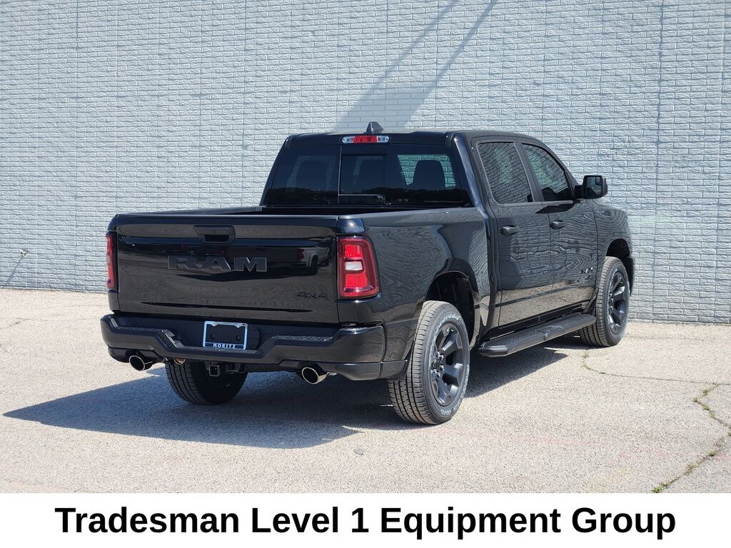 New 2026 Ram 1500 EXPRESS CREW CAB 4X4 5'7 BOX Pickup