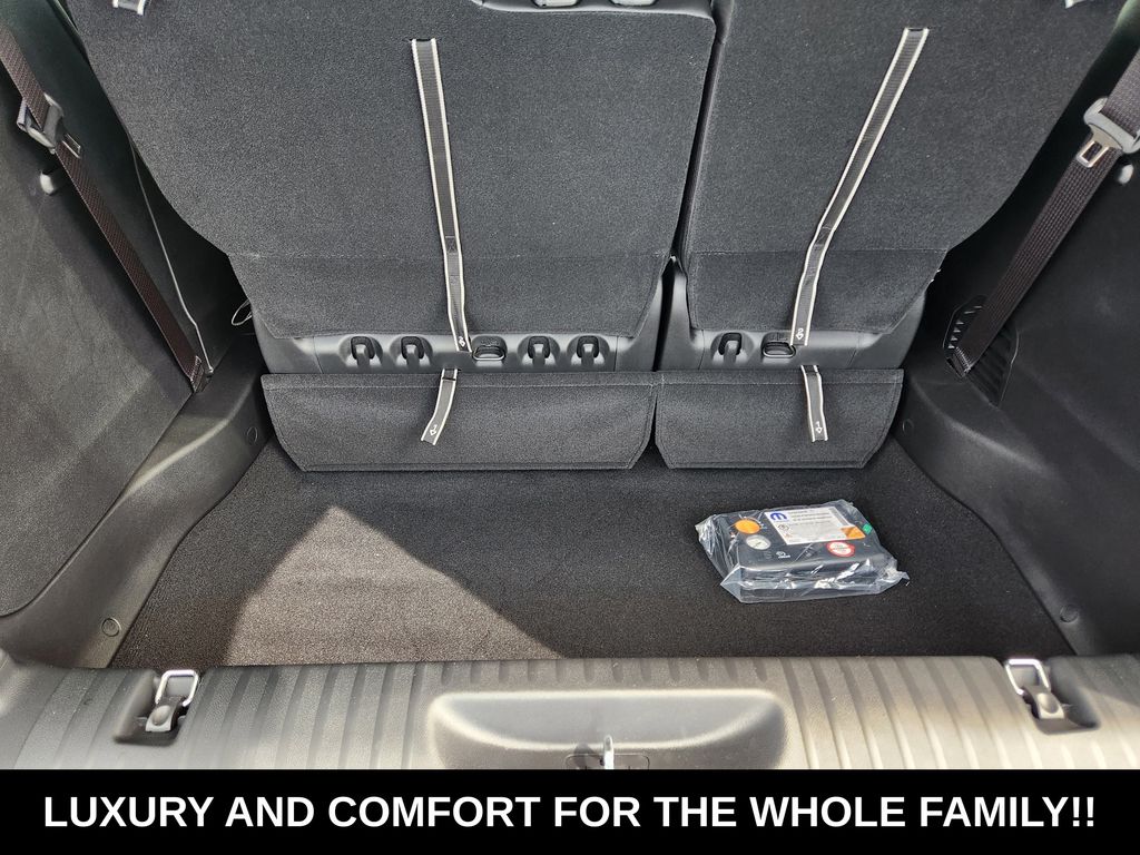 2025 Chrysler Pacifica Select - Photo 21