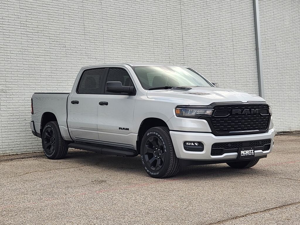 New 2026 Ram 1500 EXPRESS CREW CAB 4X4 5'7 BOX Pickup