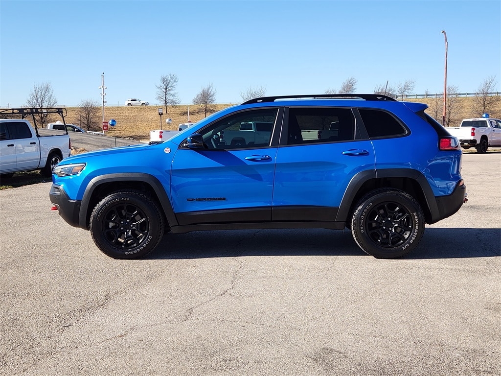 Used 2023 Jeep Cherokee Trailhawk SUV