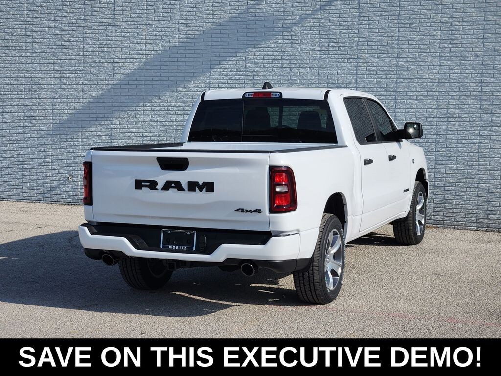 New 2026 Ram 1500 EXPRESS CREW CAB 4X4 5'7 BOX Pickup