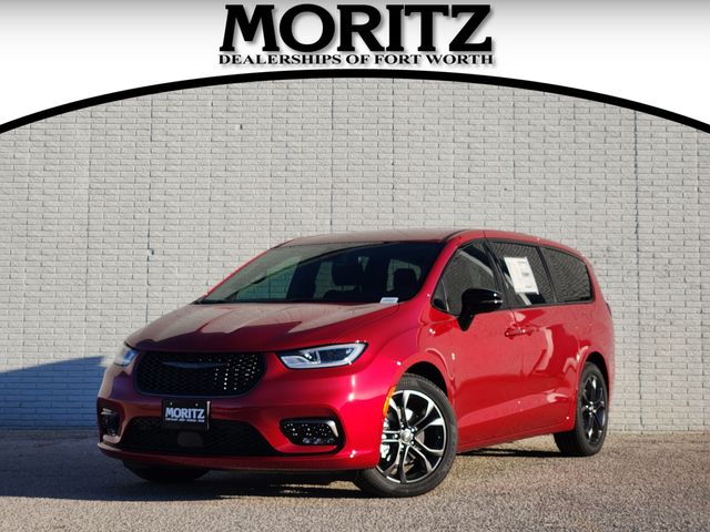 2026 Chrysler Pacifica Select's photo