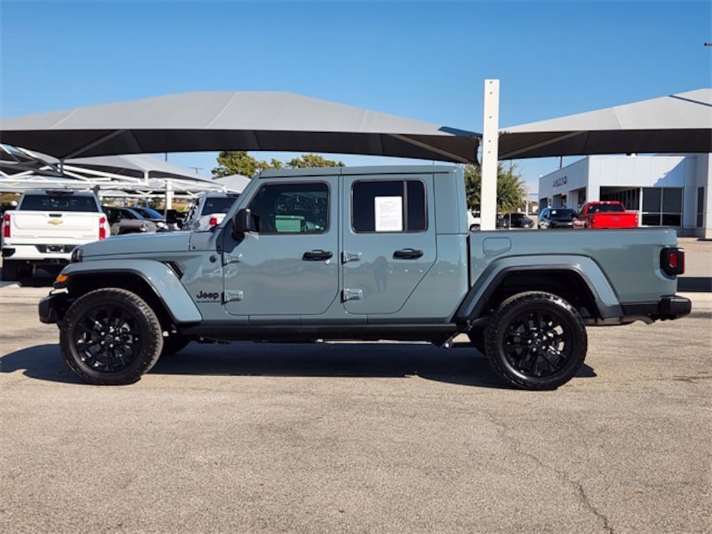 Used 2025 Jeep Gladiator Sport Truck Crew Cab