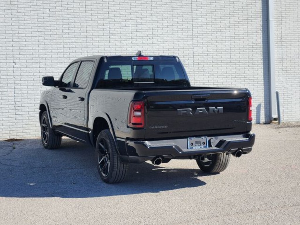 New 2026 Ram 1500 LARAMIE CREW CAB 4X4 5'7 BOX Pickup