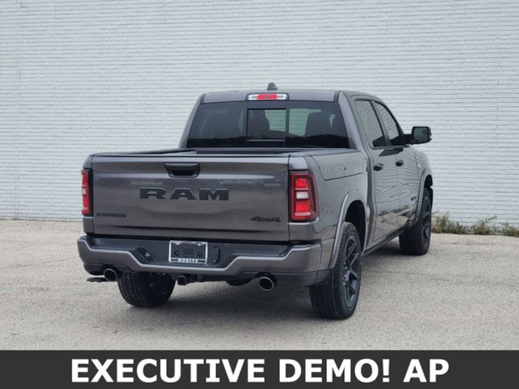 New 2026 Ram 1500 LARAMIE CREW CAB 4X4 5'7 BOX Pickup