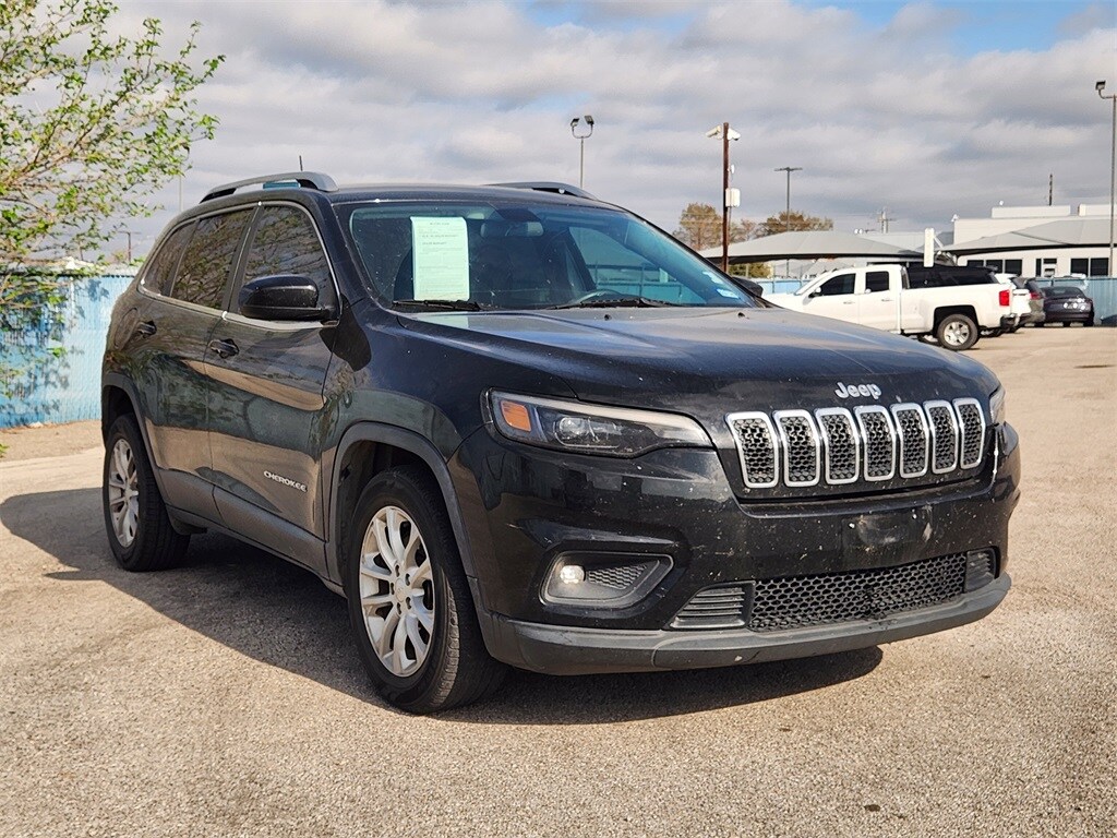 Used 2019 Jeep Cherokee Latitude FWD SUV