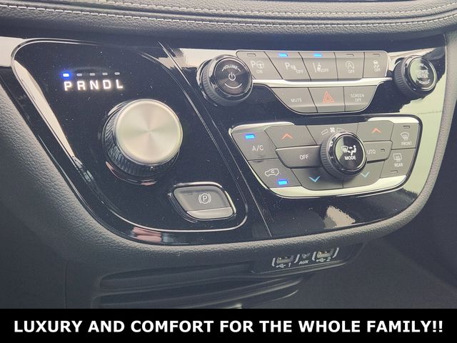 2025 Chrysler Pacifica Select - Photo 14
