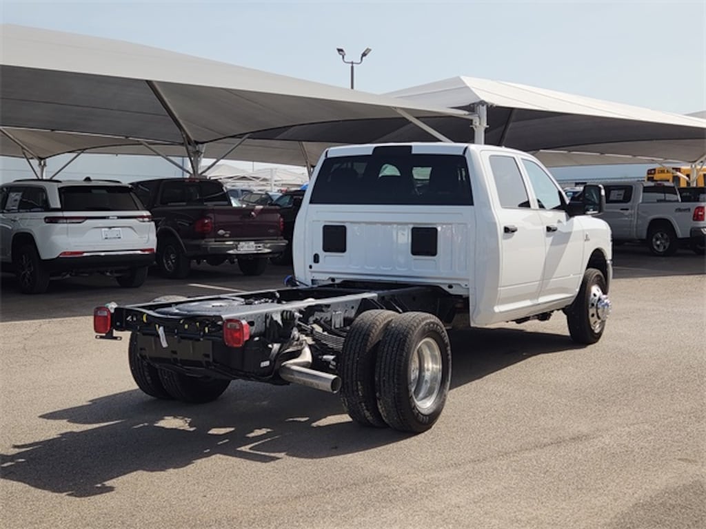 New 2025 Ram 3500 Chassis Cab 3500 TRADESMAN CREW CAB CHASSIS 4X4 60' CA Pickup