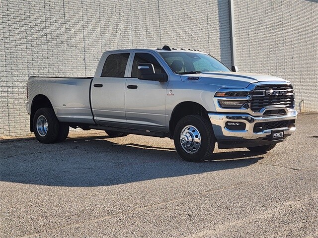 2026 Ram 3500 Tradesman photo 2
