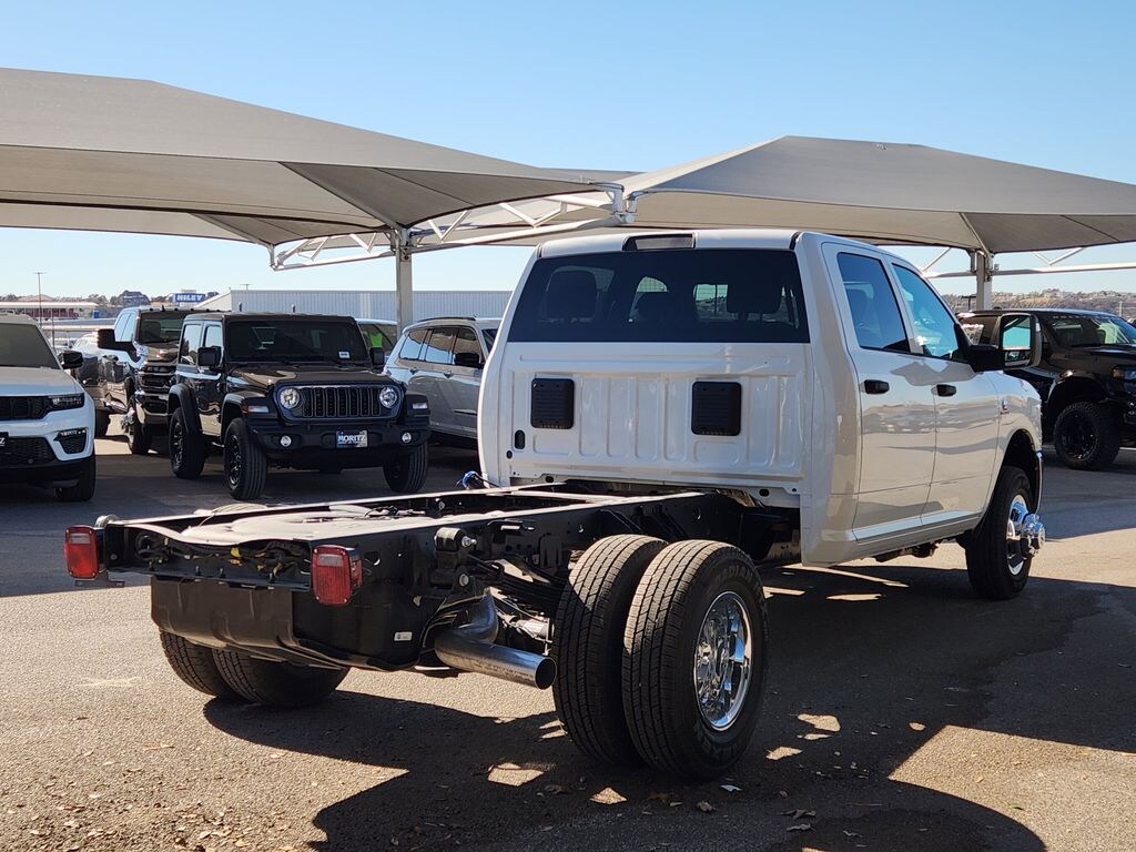 New 2026 Ram 3500 Chassis Cab TRADESMAN CREW 4X4 60' CA Pickup