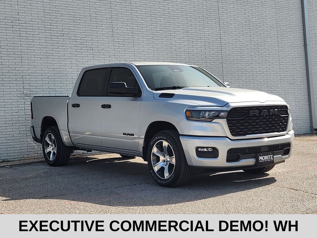New 2026 Ram 1500 EXPRESS CREW CAB 4X2 5'7 BOX Pickup