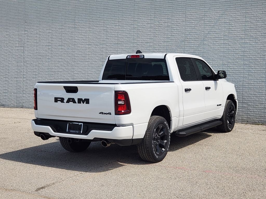New 2026 Ram 1500 EXPRESS CREW CAB 4X4 5'7 BOX Pickup