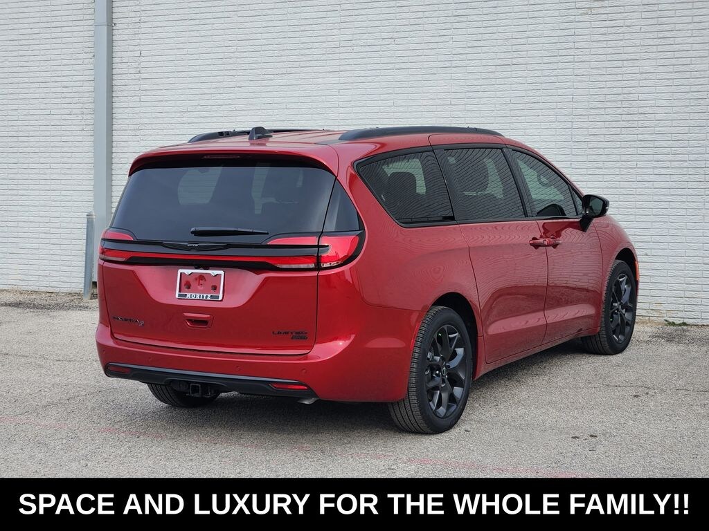New 2026 Chrysler Pacifica LIMITED AWD Passenger Van