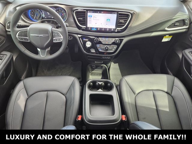 2025 Chrysler Pacifica Select - Photo 17