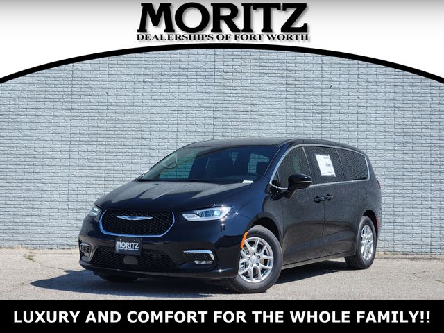 2025 Chrysler Pacifica Select's photo