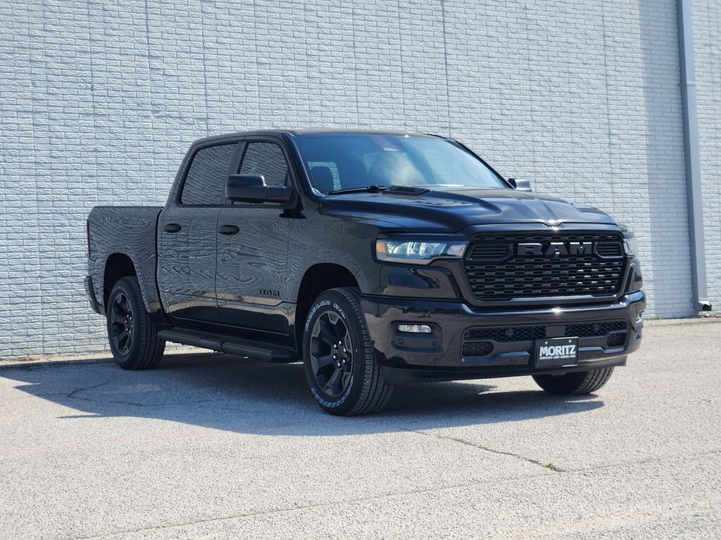 New 2026 Ram 1500 EXPRESS CREW CAB 4X4 5'7 BOX Pickup