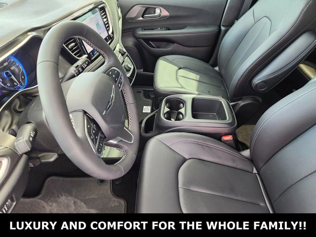2025 Chrysler Pacifica Select - Photo 9