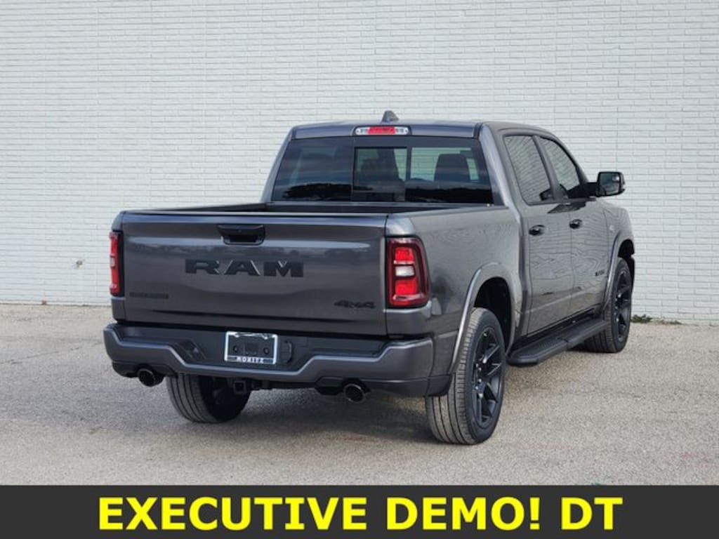 New 2026 Ram 1500 LARAMIE CREW CAB 4X4 5'7 BOX Pickup