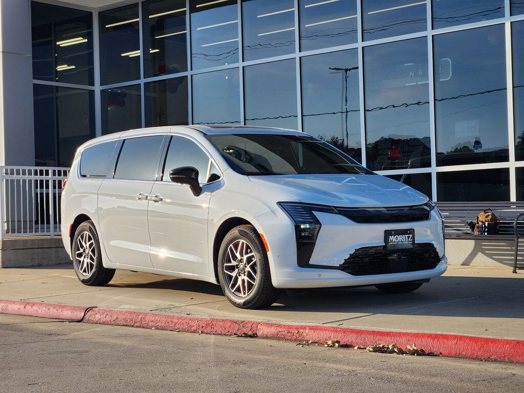 New 2027 Chrysler Pacifica LIMITED Passenger Van