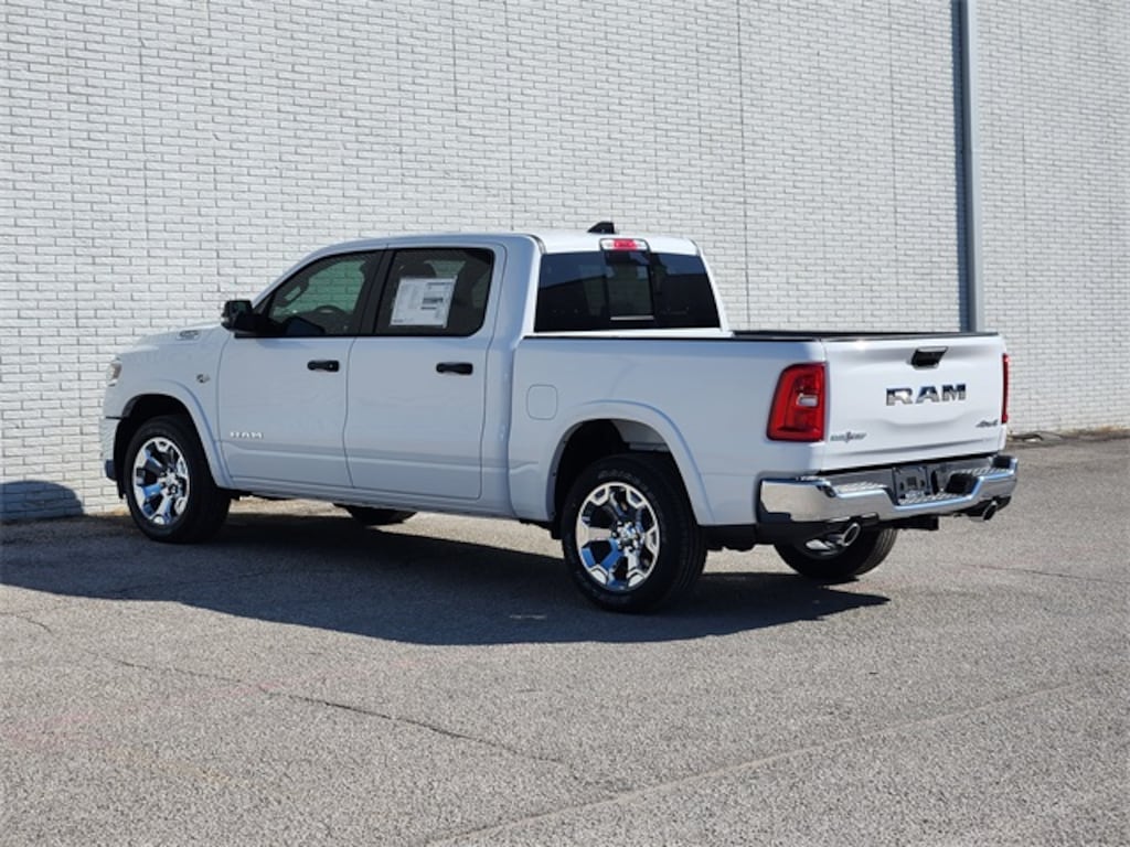 New 2026 Ram 1500 LONE STAR CREW CAB 4X4 5'7 BOX Pickup
