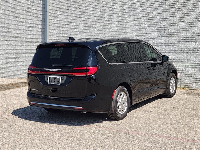 2025 Chrysler Pacifica photo 4