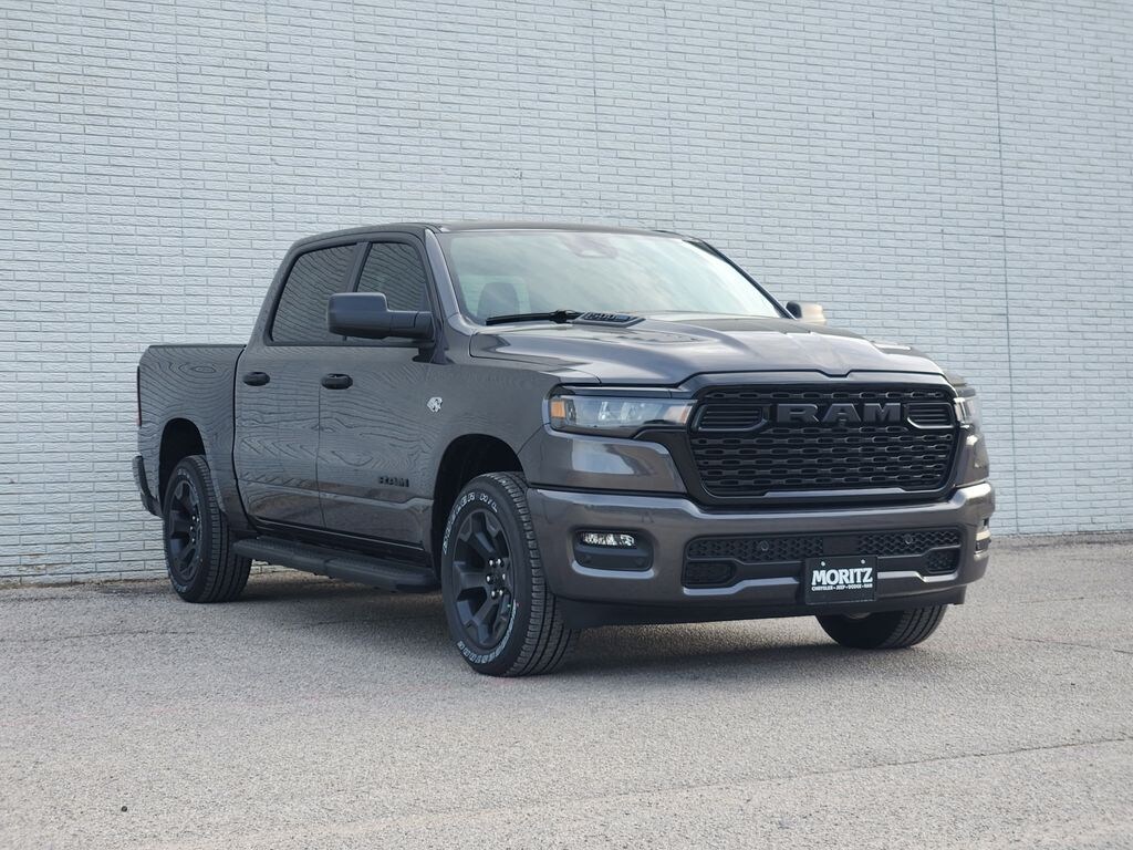 New 2026 Ram 1500 EXPRESS CREW CAB 4X4 5'7 BOX Pickup