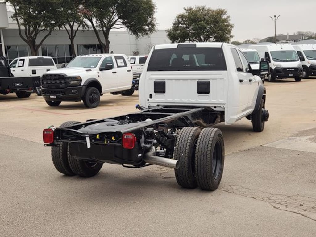 New 2026 Ram 5500 Chassis Cab TRADESMAN CREW 4X4 84' CA Pickup