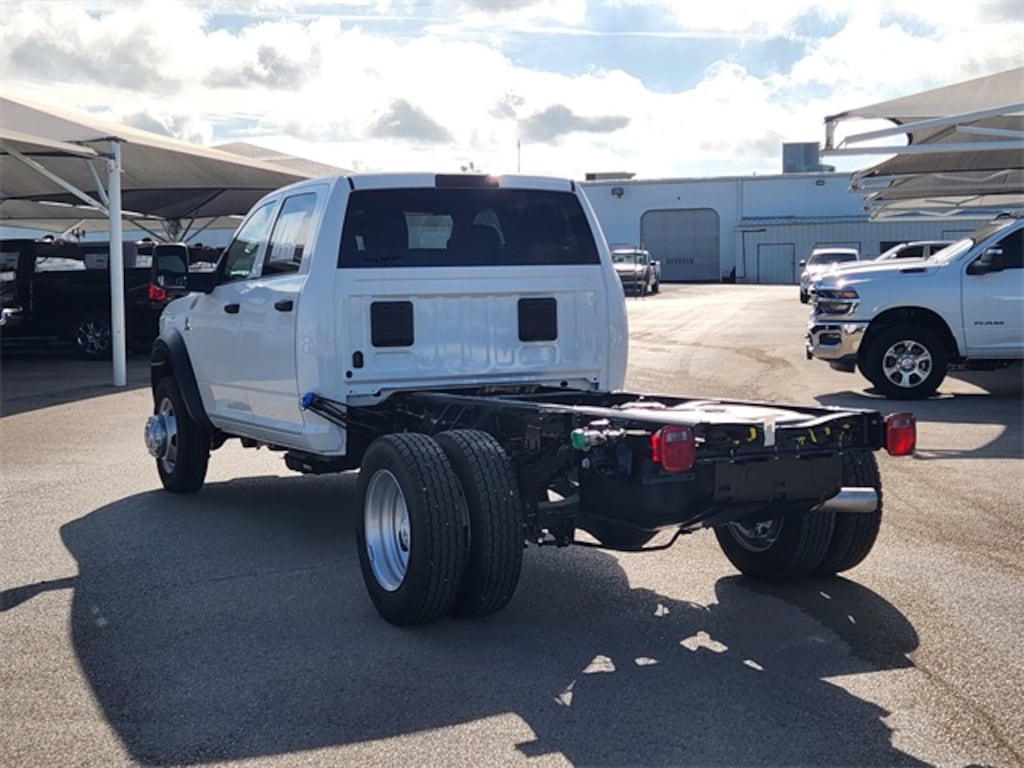 New 2025 Ram 5500 Chassis Cab 5500 TRADESMAN CHASSIS CREW CAB 4X4 60' CA Pickup