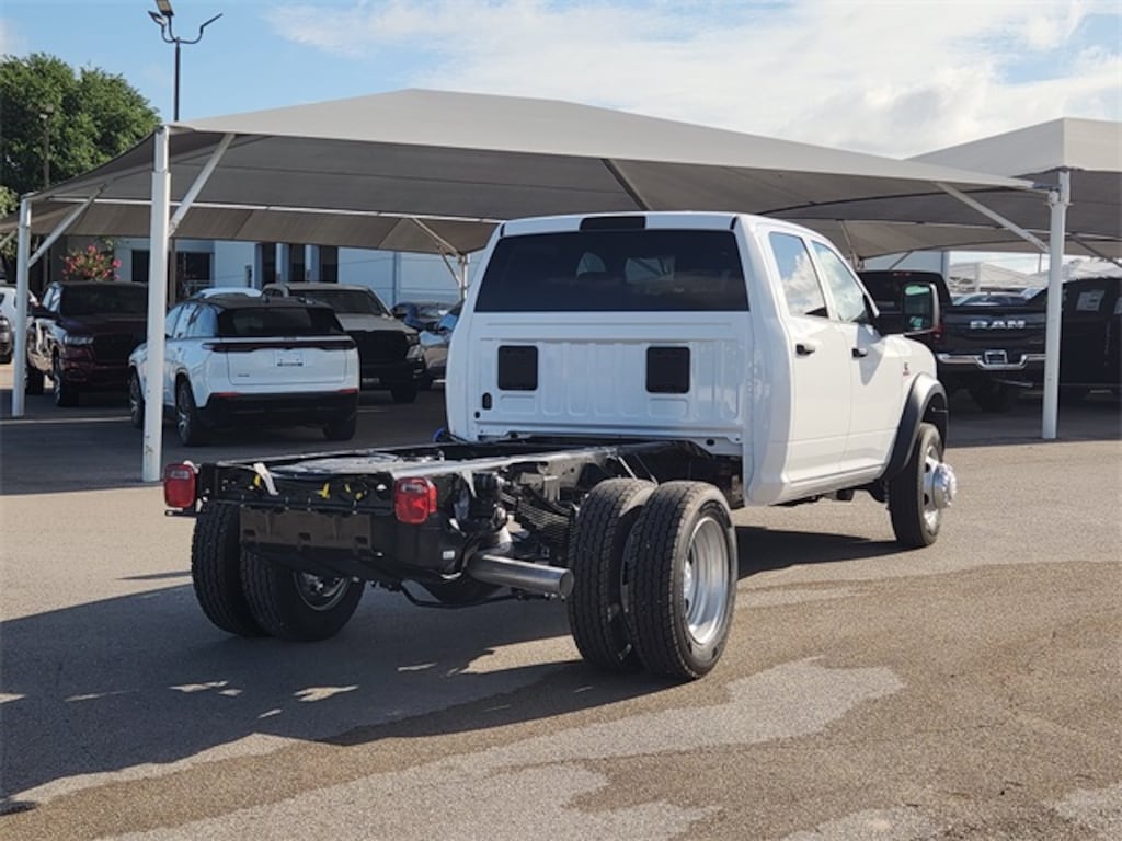 New 2025 Ram 5500 Chassis Cab 5500 TRADESMAN CHASSIS CREW CAB 4X4 60' CA Pickup