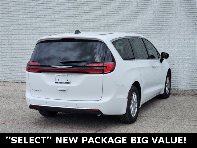 2025 Chrysler Pacifica photo 4