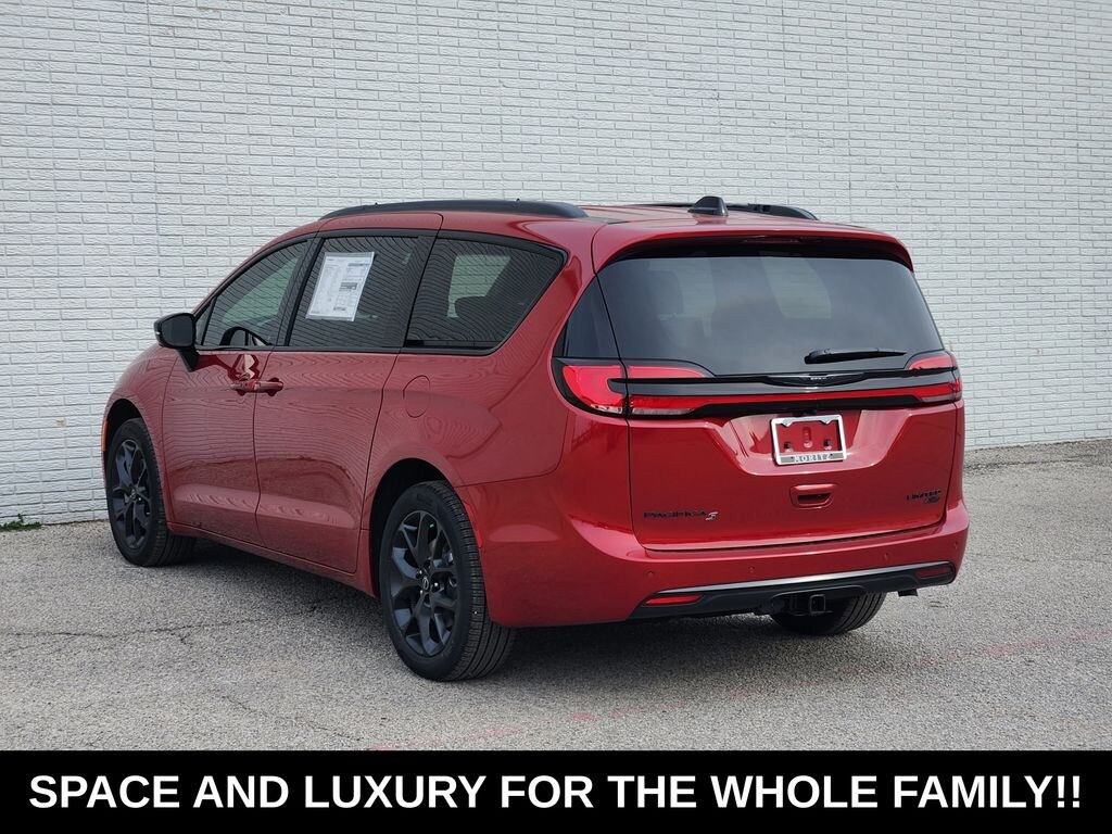 New 2026 Chrysler Pacifica LIMITED AWD Passenger Van