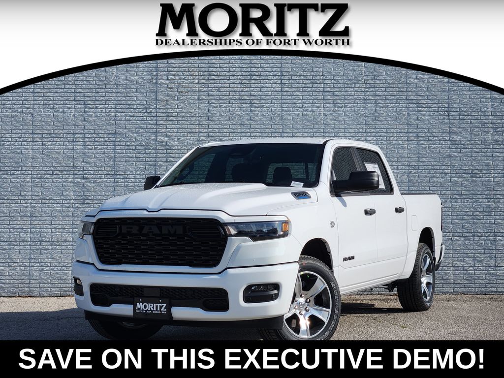 New 2026 Ram 1500 EXPRESS CREW CAB 4X4 5'7 BOX