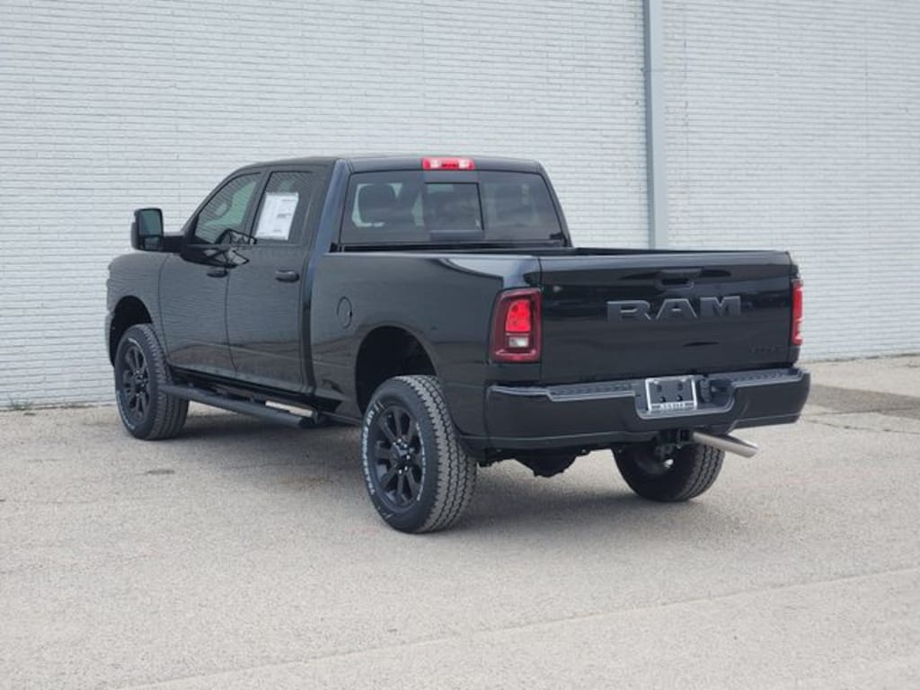 New 2026 Ram 2500 BLACK EXPRESS CREW CAB 4X4 6'4 BOX Pickup