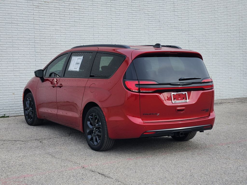 New 2026 Chrysler Pacifica LIMITED AWD Passenger Van