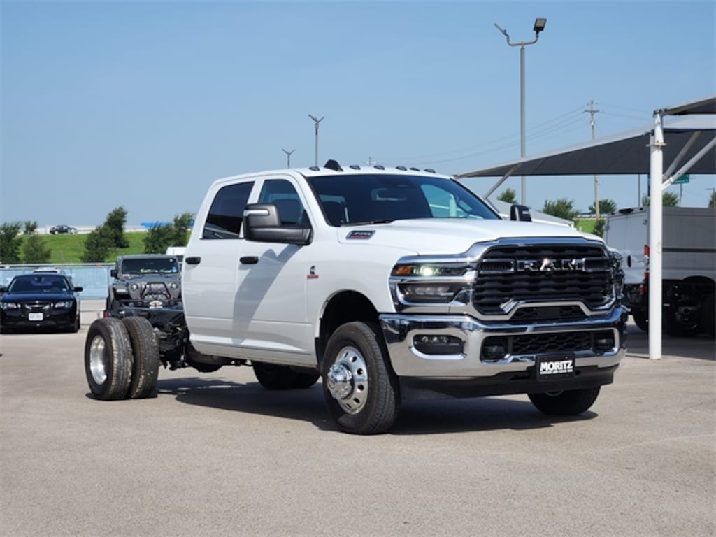 New 2025 Ram 3500 Chassis Cab 3500 TRADESMAN CREW CAB CHASSIS 4X4 60' CA Pickup